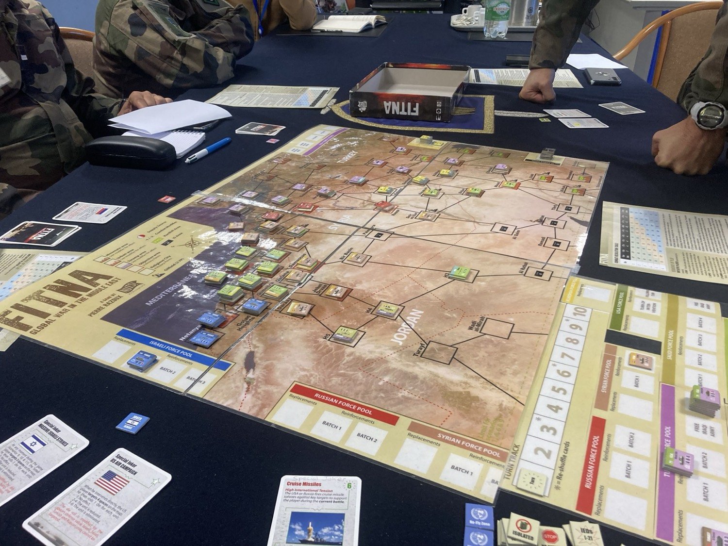 Atelier de wargame autour d'une carte stratégique